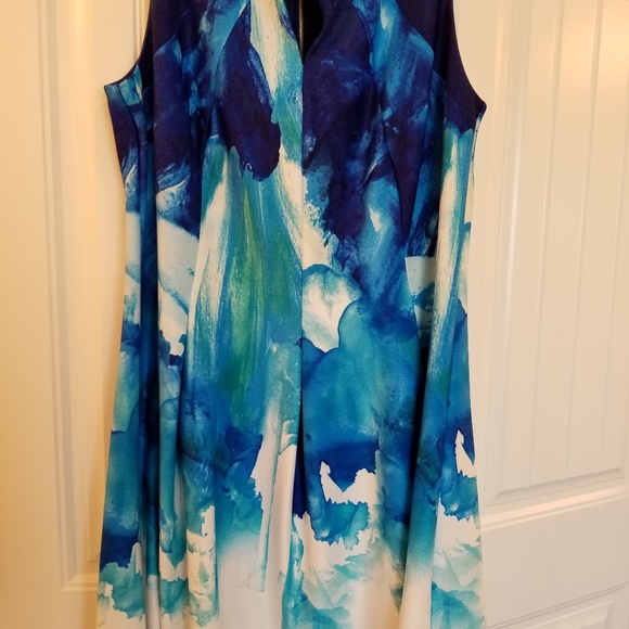 Dress - Picture 1 of 3